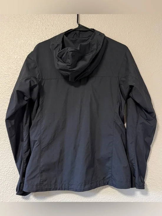 Arc'teryx Squamish Hoody Black L Lightweight Windbreaker Water Repellent Shell - Picture 6 of 8
